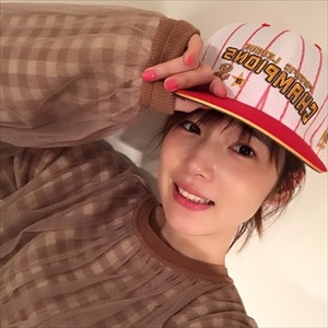 【画像】内田真礼さん、右目にメガネかけた男写ってしまう