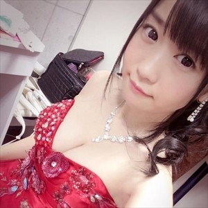 グラドルのような格好の大亀あすかwww
