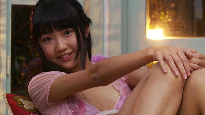 女子中学生 椎名もも ヒモパンティー