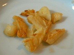 R0044900_ニンニクが色付いたら取り出す_20110823