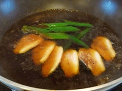 R0044862_合鴨むね肉とネギに汁を注ぐ_20110821