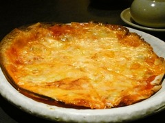 R0048149_うり坊三田店アンチョビとチーズのうす焼きピザ_20120224