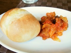 R0048122_パスターヴォラランチ野菜デリとパン_20120224