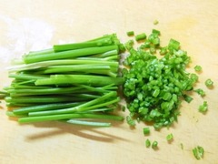 R0041873_イタリアンパセリの茎を刻む_20110503