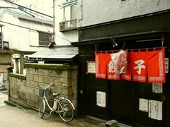 R0041009_三田名前のない餃子屋の外観_20110322
