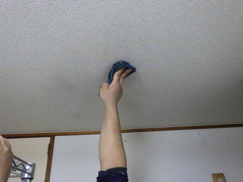 拭き取ると大分薄くなります