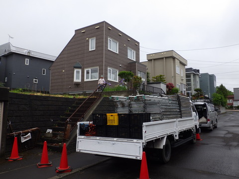 手稲区稲穂住宅の足場仮設