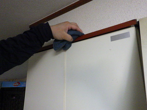 養生テープ貼り付け箇所は事前に掃除しておきます