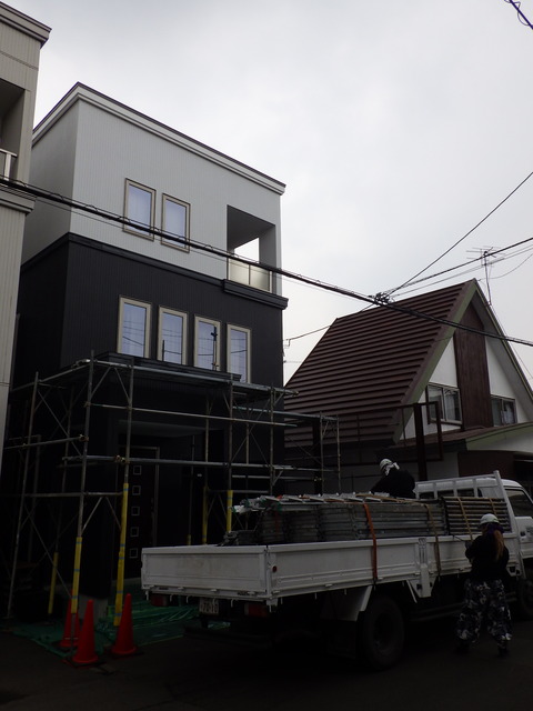 西区八軒住宅の足場解体