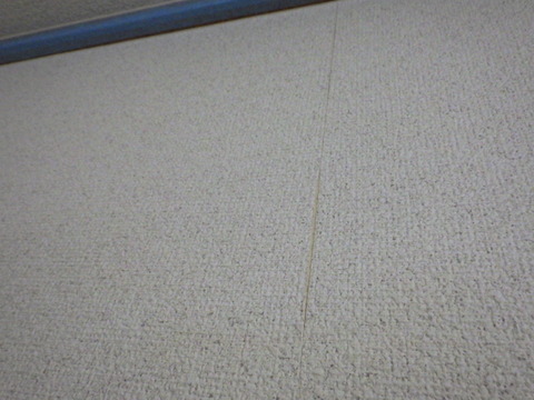 クロス継ぎ目の隙間