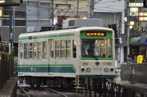 7016