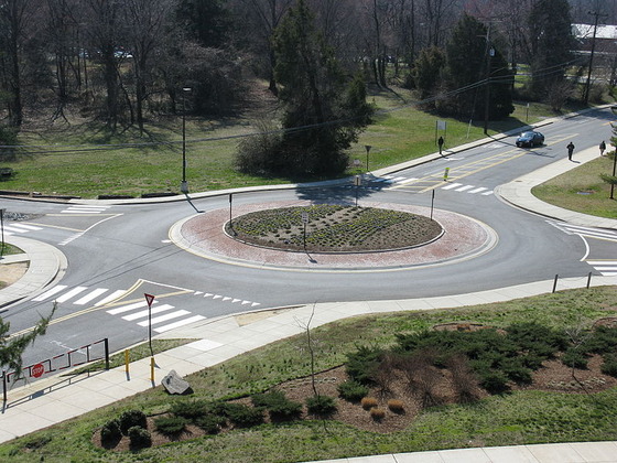 800px-2008_03_12_-_UMD_-_Roundabout_viewed_from_Art_Soc_Bldg_4