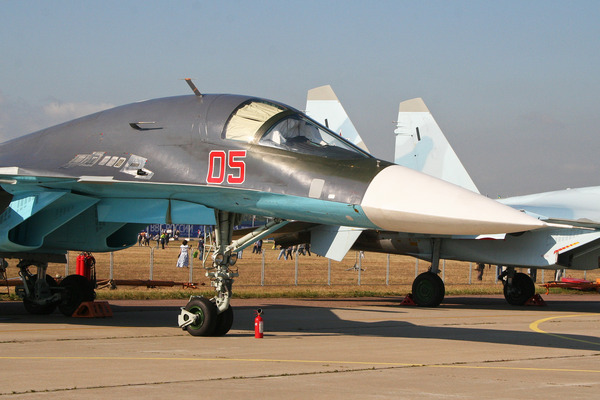 Sukhoi_Su-34_Fullback_05_red_(8581952017)