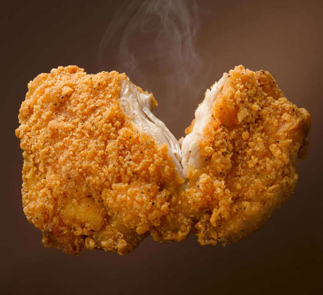 平均年収3万円の国からやって来たJリーガー「好きな食べ物は日本のカレーライス。ファミチキはヤバい」