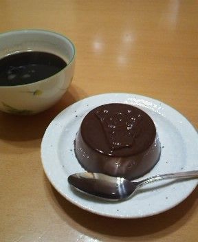 チョコミルクプリンとコーヒー