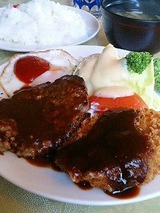 ニュースカイ トリオ定食 980円