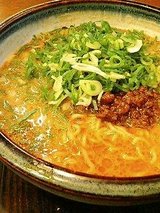 担々麺(650円)