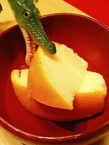 ワニもかぶりついておりますし