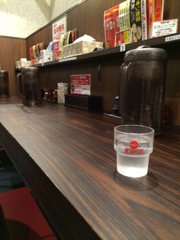 天下一品堅田店内