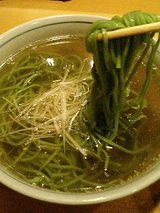 これが淡麺!ほうれん草が入ってます。
