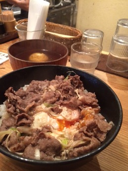 もりおか 牛すき丼 800円 (1)