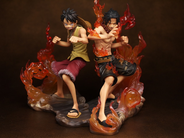 Figurine One Piece Luffy Brotherhood 2 18 cm Logostore