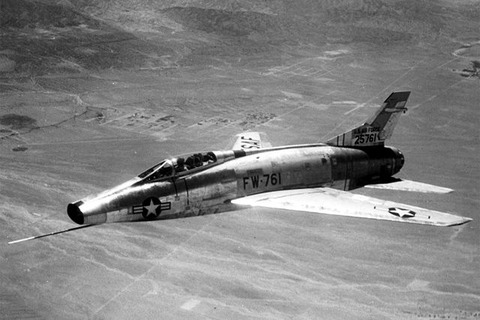 640px-F-100A