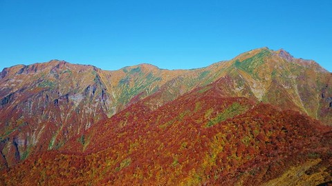 Mount_Tanigawa_-_Manaitagura_view_from_Tenjin_Pass_2015-10