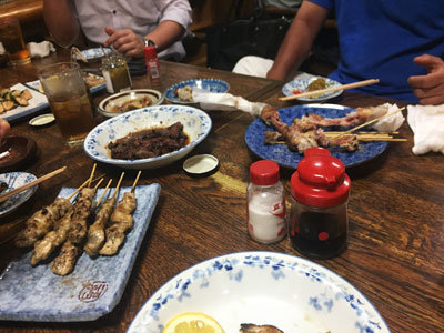 広畑 焼き鳥 丸福 テーブル