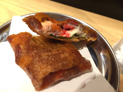 姫路 立吞み 卯の助 豚肉と梅肉の春巻き