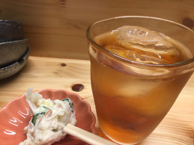 姫路 立吞み わかめ 麦焼酎ウーロン割り