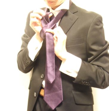 ウィンザーノットの結び方写真説明