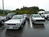 仲間達と駐車場で