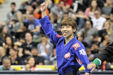 柔術着_湯浅麗歌子モデル_A1 46a18637-s.jpg