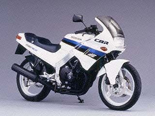 Honda Cbr250fourというバイク 音 風 加速 バイクのある生活