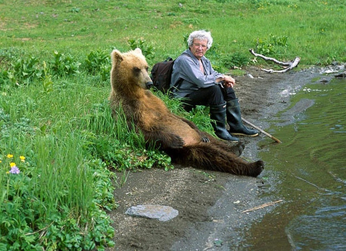 おばあちゃんとかわいいクマ
