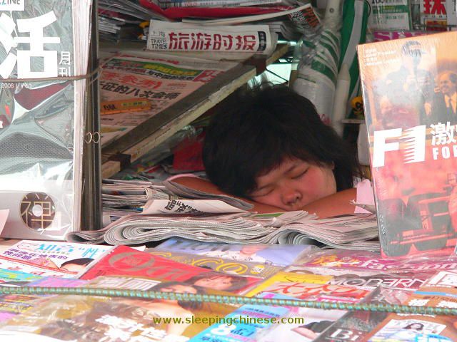 chinese_people_will_sleep_anywhere_640_11