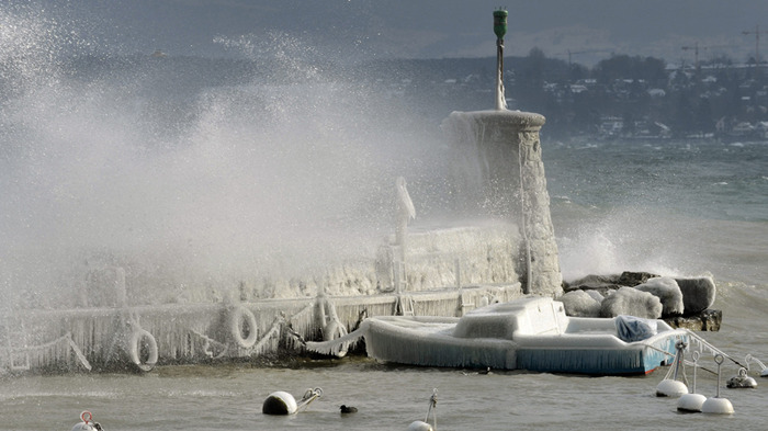 800_europe_cold_frozen_boat[1]