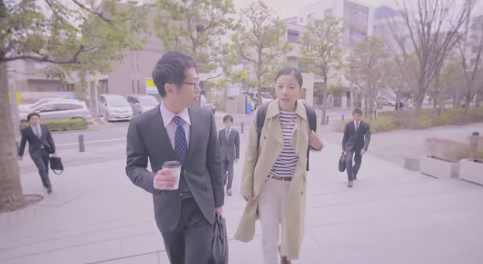 顔疲れてるなー、残業?