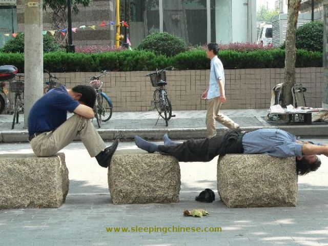chinese_people_will_sleep_anywhere_640_38