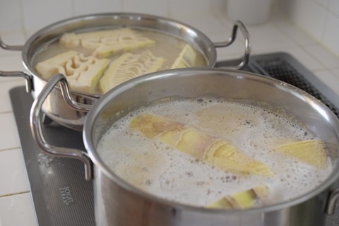 大鍋2つで茹でる