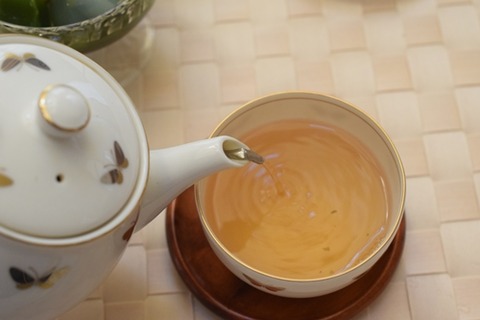 お茶を