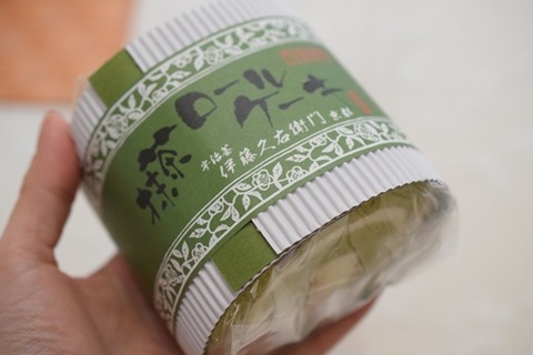 抹茶ロールケーキ