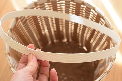 エコクラフトで輪を作る