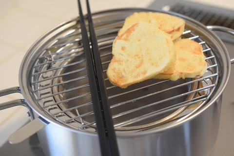 揚げ網にのせる