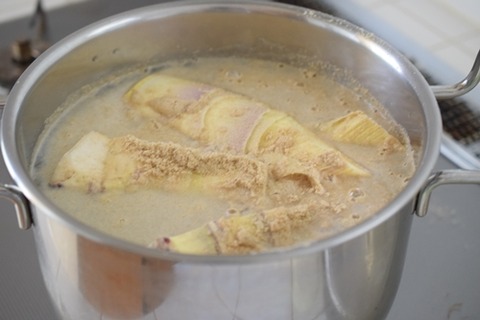 大鍋で茹でる