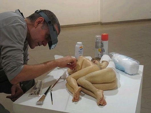 ron-mueck-artwork-sculpture-03