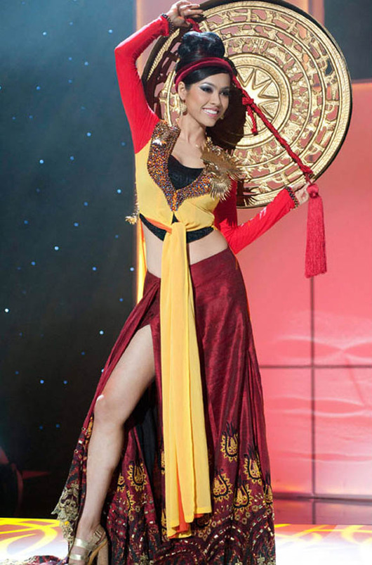 21-Miss-Universe-Vietnam-2011-Vu-Hoang-My