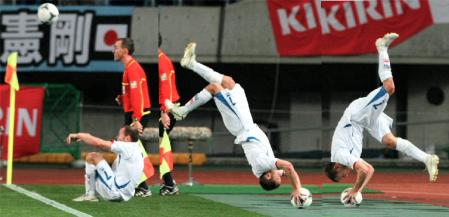 【サッカー】日本代表アイスランド戦での  ハンドスプリングスローがすげえ！と話題に