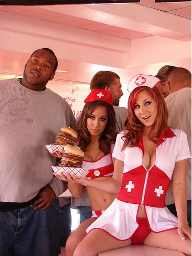 heart-attack-grill-nurses